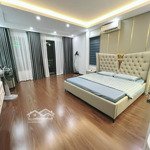 Bán nhà nguyễn sơn , bồ đề , long biên . 40m2*6t , 10.6 tỷ . thang máy , gara ô tô . lô góc .