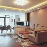 Cho thuê căn hộ cao cấp tại chung cư d2 - giảng võ 120m2, 3 phòng ngủview hồ tầng cao giá bán 17 triệu/tháng.