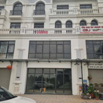 Cho thuê shophouse vị trí cực đẹp, thích hợp làm cửa hàng, văn phòng, mặt đường lớn, ht cả căn