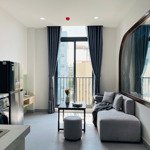 Căn hộ 1 phòng ngủ balcony ngay vòng xoay dân chủ