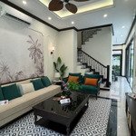 Giảm chào 1.5 tỷ, 91m2, 5 tầng,mặt tiền5m, kinh doanh cafe, spa, công ty, phòng khám, showroom 10.3 tỷ