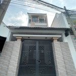 Nhà trệt- 2 lầu. gần làng đhqg tp.hcm. dt: 73m2. giá: 4.1 tỷ tl