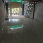 Cho thuê nhà 100m2 gần vòng xoay an phú, vsip1 sân oto 5tr/1th