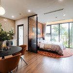 Bán căn 2 ngủ, hàng hiếm, diện tích 72m2,view hồ,full nội thất đẹp. tầng trung đẹp nhất