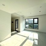 Căn alnata plus 2pn tầng cao, căn góc, view hồ bơi centery - 85,3m2 - giá 5ty180 kèm ô đậu xe.