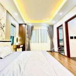 Nhà đẹp phân lô tặng nội thất,gần phố , dt 39 m2 4 tâng 8 tỷ nhỉnh , quan hoa , 0363792097