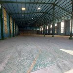 Cho thuê kho mặt tiền quốc lộ 1a - tt bến lức, long an, diện tích: 1.400m2 560m2, giá: 65k/m2