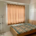 Cho thuê phòng trọ gần chợ hiệp tân dt 30m2 có nội thất, ban công giá 3,5 triệu. lh 0937444377