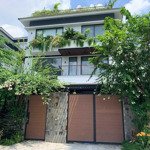 Bán villa sân vườn. 3 tầng ( diện tích: 200m2) cc bộ công an quận 2. giá bán 32 tỷ. liên hệ: 0901882939