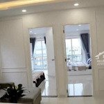 Cho thuê chdv 2 phòng ngủ chỉ tính điện nước, rộng 60m2, không giới hạn người ở, gần cầu nvc q8