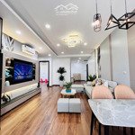 Chính chủ cần bán căn hộ home city trung kính, cầu giấy, 2 phòng ngủ 2vs full nội thất. gía 5,4 tỷ