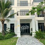 Bán gấp villas golf 84m2 giá 2.350 xây 1 trệt 2 lầu như hình