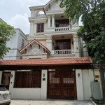 Cho thuê bt hoàng hoa thám - ba đình, 120m2 đất. xd: 90m2/sàn, mt:8m có sân vườn, ô tô vào nhà,...