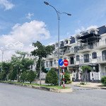 Cho thuê nhà phố 100m2 view hồ lakeview city, giá chỉ 28 triệu, hoàn thiện 1 trệt 3 lầu. 0942919386