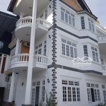 Bán villa gần bãi tắm hòn chồng giá bán gấp chỉ 40tr/m2 - hẽm oto phạm văn đồng