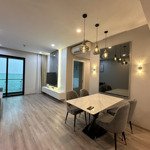 Siêu hot cần bán 2 phòng ngủ - 85m2, nội thất đẹp, đã có sổ hồng view landmark 81,