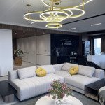 Gia đình chuyển xuống thấp tầng nên bán căn hộ penthouse tại khu vực ngoại giao đoàn