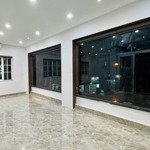 (chính chủ) cho thuê toà nhà 200m2 quận cầu giấy