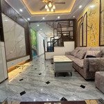 Nhà đẹp ở ngay, gần ngã tư sở trường chinh,thanh xuân 38m2, 5 tầng. giá bán 7,6 tỷ.