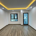 Bán nhà lạc long quân, diện tích: 38m2, mt4.5m, 6 tầng thang máy (9.2 tỷ có thương lượng)