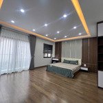 Bán nhà riêng tại đường nguyễn văn cừ, 10,7 tỷ, 42 m2 x 6 tầng thang máy, ô tô đỗ cửa. gần mặt phố