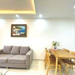 Cần bán căn hộ sunrise city view 2 phòng ngủ giá 4,2 tỷ đầy đủ nội thất, ban công rộng thoáng mát