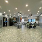 Chdv cao cấp 4 phòng ngủ 3 vệ sinhmới khai trương 100% đầy đủ nội thất rộng ~130m2 tại lê văn sỹ, quận 3