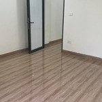 Cho thuê văn phòng tại phường mễ trì, 40 m2 đẹp đã chia 2 phòng rồi đẹp vào ngay giá bán 8 triệu