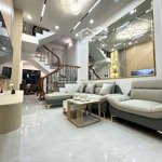 Nhà nguyên hồng - ba đình, 46 m2 vào ở ngay, đi bộ 1 phút ra hồ ngọc khánh