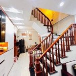 Bán nhà đẹp dân xây nguyễn văn cừ, dt 50m2, oto tránh, gần mặt phố, kinh doanh, dân trí cao, 7 tỷ 3