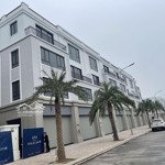 Bán shophouse mt6m, đã hoàn thiện tại vinhomes royal island, mỗi tháng thu 60-65 triệu tiền thuê