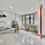 Căn hộ 1 bedroom cửa sổ - ban công ngay cách mạng tháng 8 - gần toà nhà viettheo, vòng xoay dân chủ