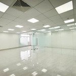 Chính chủ cho thuê văn phòng 100m2 đẹp có ngăn sẵn phòng ở mặt tiền cao thắng, quận 3