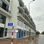 Cần tiền bán gấp căn shophouse metropolitan 67,5m2, tt trâu quỳ, lô 2 mặt thoáng vị trí đẹp.