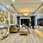 Chính chủ bán căn hộ 3 phòng ngủ goldseason, 101m2, nội thất cơ bản, ban công đông nam cực hiếm