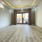 Nhà đẹp bên bờ hồ bồ đề gần cầu chương dương, ô tô đậu cửa 50m2x5tầng, mt 4m giá nhỉnh 10 tỷ