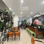 Chính chủ cho thuê sh tầng 1 làm kinh doanh cafe sẵn đồ giá 20tr/th ở vinhomes greenbay,0912342262