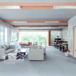 Cho thuê văn phòng 200m2 mặt phố khuất duy tiến, thông sàn vuông vắn giá cả thỏa thuận