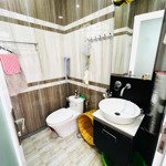 Phòng cho thuê diện tích lớn 40m2, ban công rộng, thoáng mát