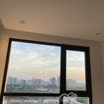 Chính chủ cn căn hộ 2 phòng ngủđẹp nhất toà d 6th element tầng cao view hồ tây