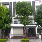 Chính chủ cần tiền bán shophouse mặt chung cư, 79m2, xây 5t, có thang máy, 16.5 tỷ lh: 0988 970 692