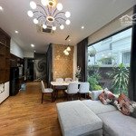 Biệt thự song lập pari rẻ hơn giá thị trường 5 tỷ
dt 200m2- full nội thất thang máy