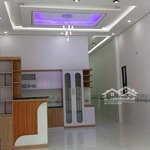 Nhà long mỹ, đất đỏ.diện tích5x27, thổ cư 80m. 1pk; 3 phòng ngủ 2 vệ sinh sân đậu oto. giá bán 1 tỷ 550