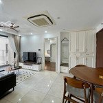 Cho thuê căn hộ 2 phòng ngủ 2wc vinhomes d''capitale giá chỉ 21tr/tháng. lh em oánh 0961567297