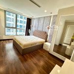 Hạ giá bán gấp 3 phòng ngủvinhomes central park, căn góc full nội thất xịn, view sông và city cực chill