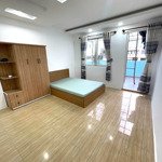 Căn studio ban công thang máy 40m2 quận 4 gần cầu khánh hội