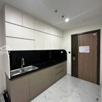 Hot 2 phòng ngủ69m2 beverlysolari sẵn bếp rèm giá chỉ 3tỷ2 tại vinhomes quận 9. liên hệ: 0901.002.006 mr.sinh