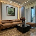 Gia đình cần bán gấp căn 2pn 5,4 tỉ full nội thất đẹp dt 80m2 cc goldmark city, tầng trung view đẹp