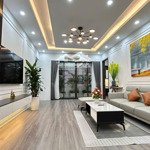 Bán căn hộ chung cư 17t hoàng đạo thuý.
diện tích:110 m2 .
thiết kế 3 phòng ngủ, 2wc nhà mới đẹp