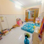 Gấp: cho thuê phòng 30m2 có ban công nguyễn biểu p.1 quận 5, toilet riêng - chính chủ